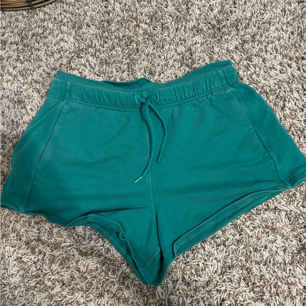 Lululemon inner glow shorts